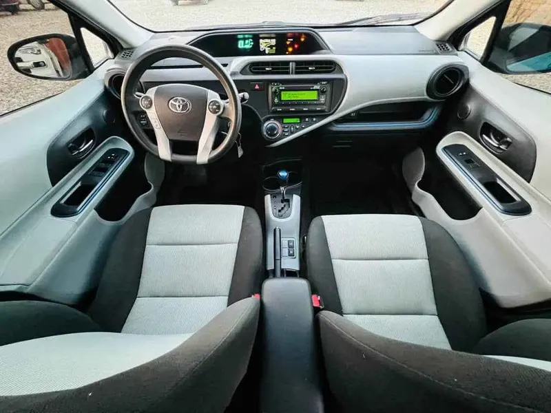 Toyota Prius 2012 (3)