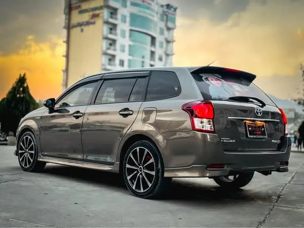 Toyota Fielder Hybrid 2014 (3)