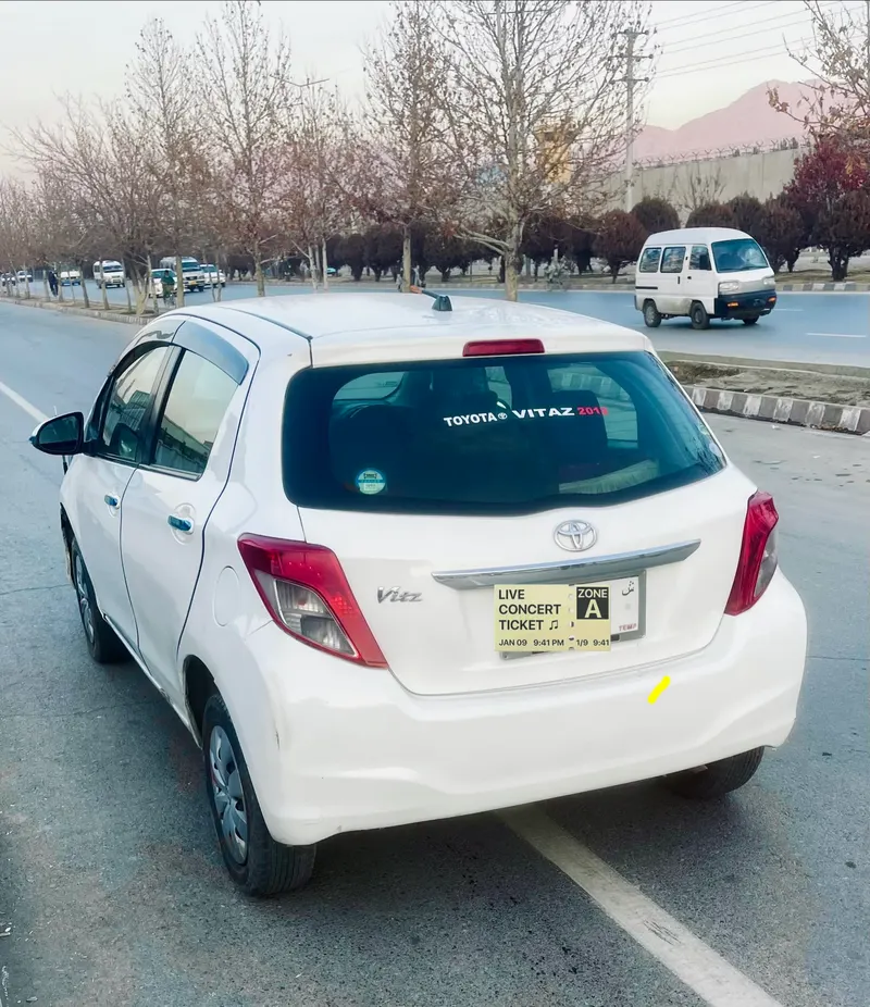 Toyota Vitz 2012 (3)