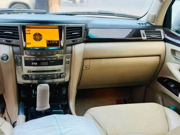 Lexus LX570 2010 (4)