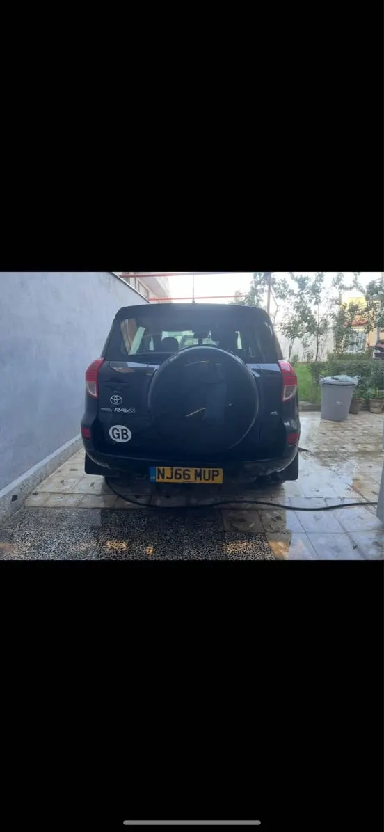 Toyota RAV4 (2)