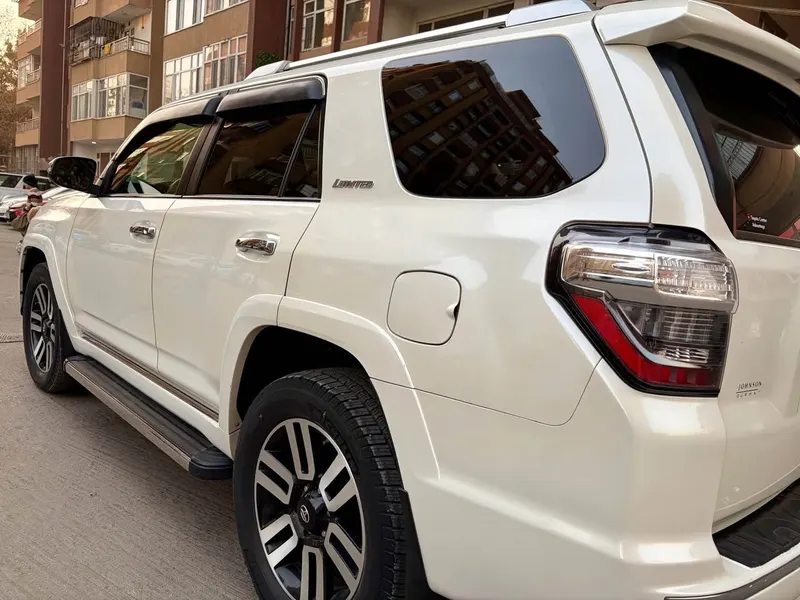 Toyota 4Runner 2011 (2)