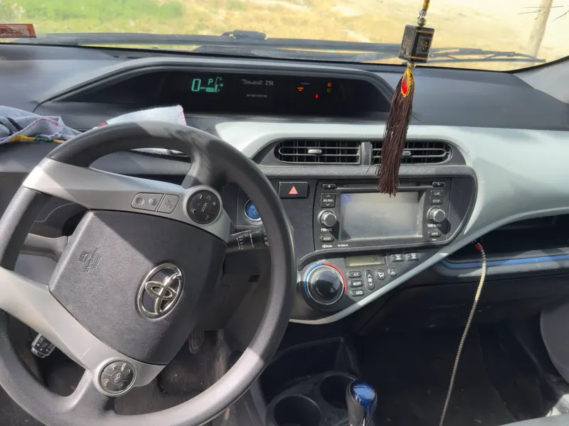 2012 Toyota Prius C Aqua – Excellent Condition (4)