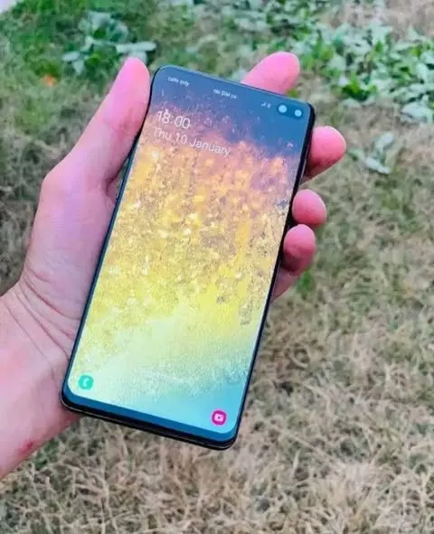 Samsung S10+ (2)