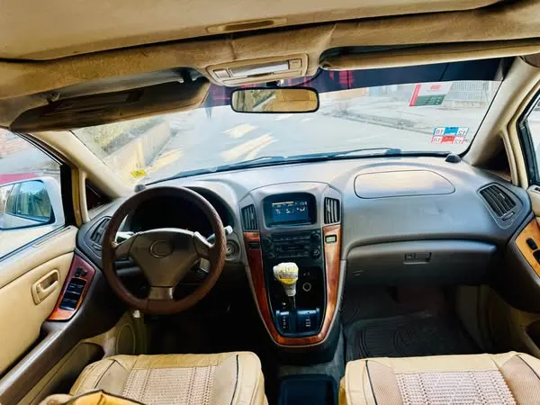 Lexus 2000 (4)