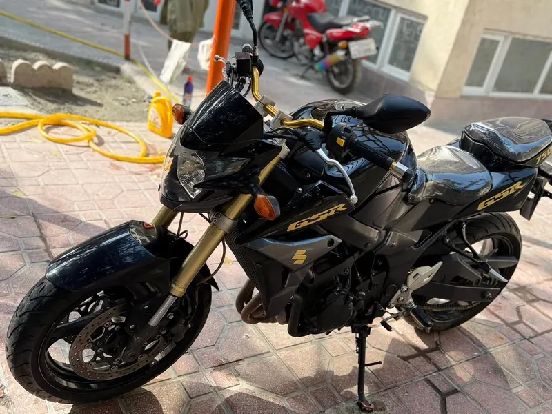 MotorCycle Suzuki GSR 2014 (2)