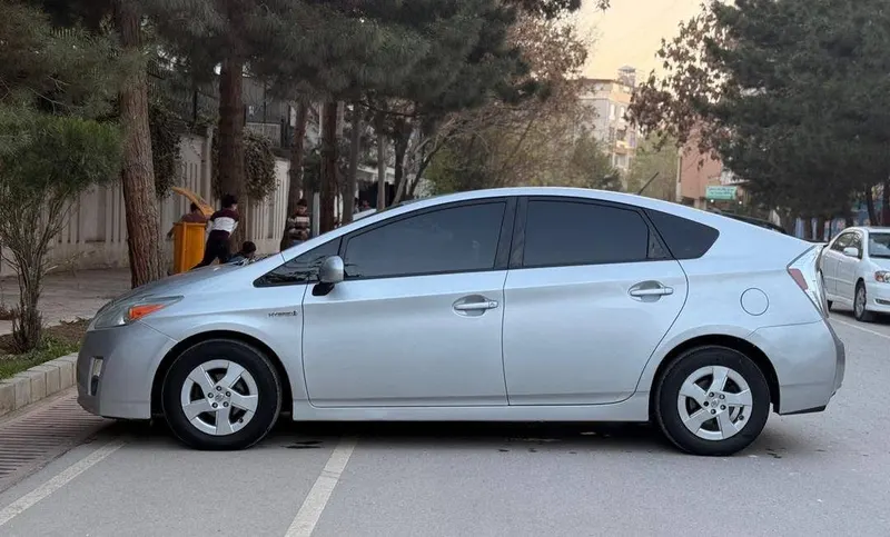 Toyota Prius 2012 (1)