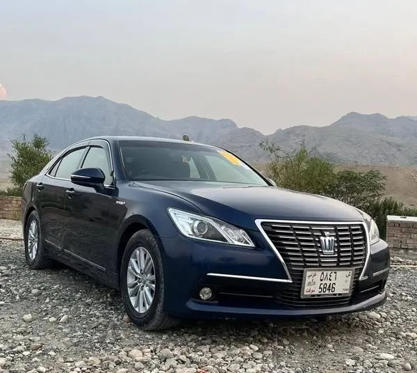 Toyota Crown Hybrid 2013 (2)