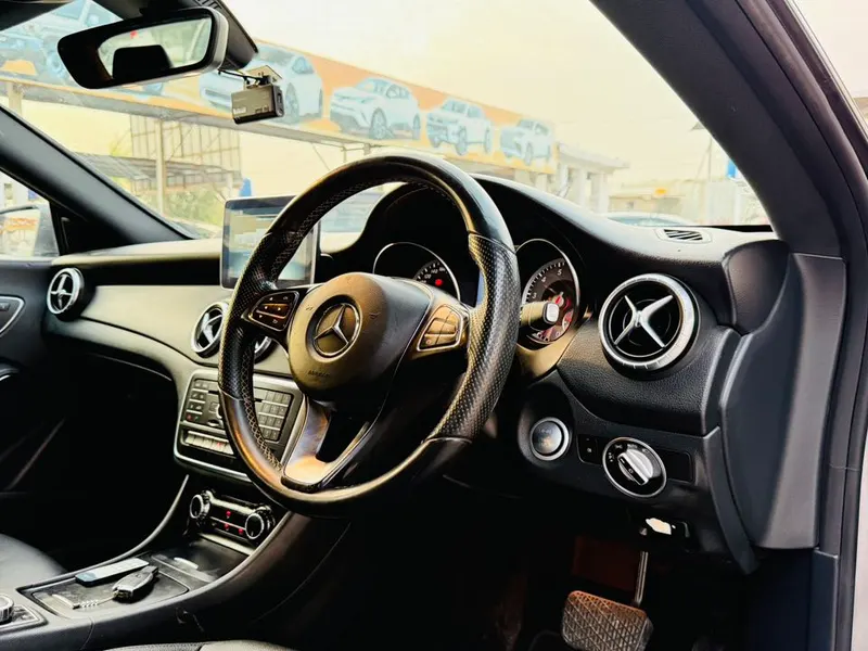 Mercedes-Benz 2016 (4)