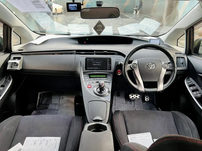 Toyota Prius 2012 (4)