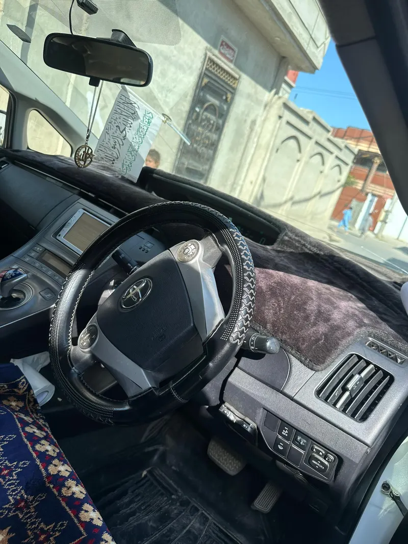 Toyota Prius 2013 (1)