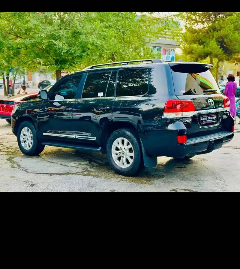 Toyota Land Cruiser 2018 (2)