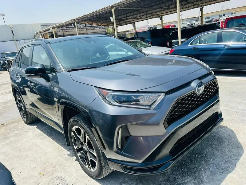 Toyota RAV4 (2)