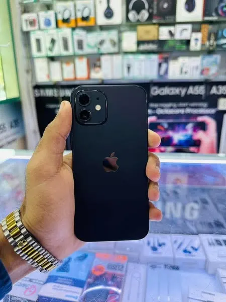 iPhone 12 (1)