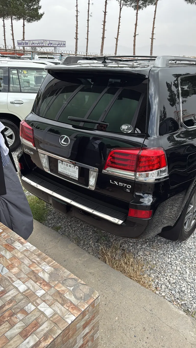 Lexus LX570 2013 (2)
