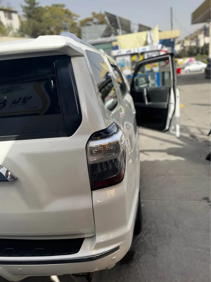 Toyota 4Runner 2011 (3)