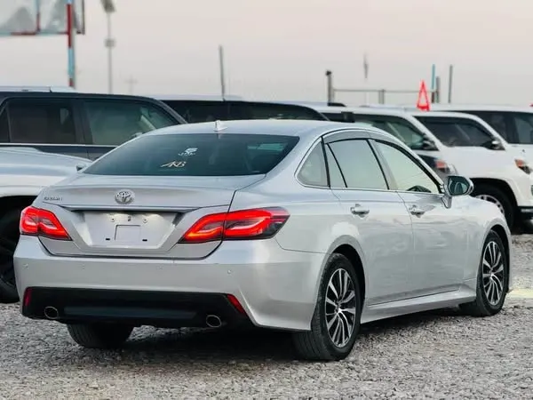 Toyota Crown 2018 (3)