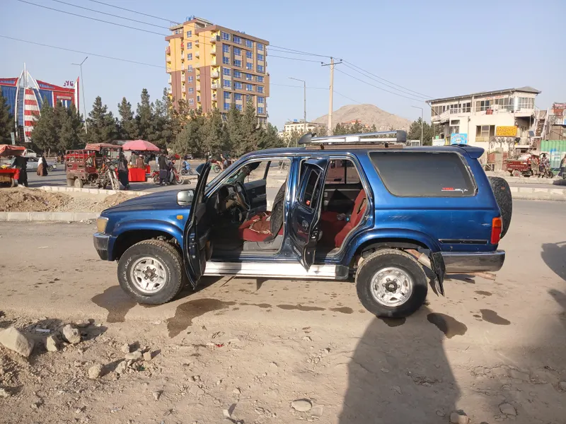 Toyota Hilux Surf 1993 (1)