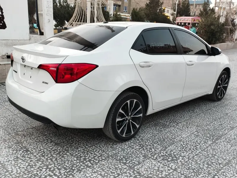 Toyota Corolla 2018 (3)