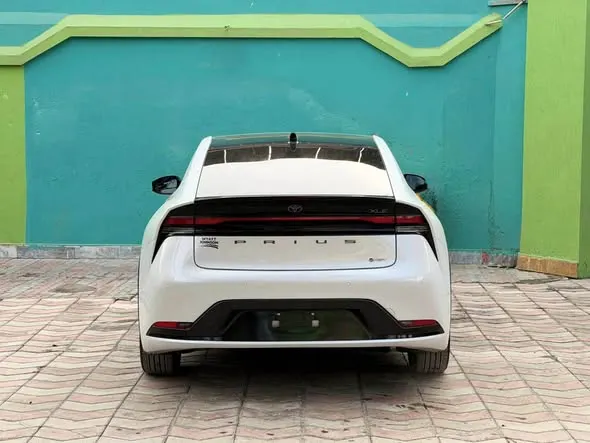 Toyota Prius 2024 (2)