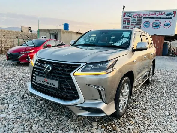 Lexus LX570 2017 (2)