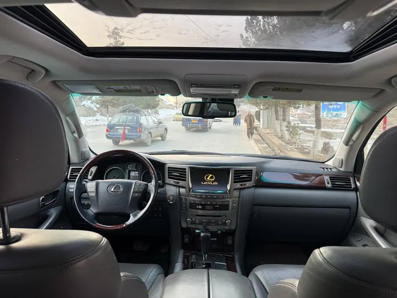 Lexus LX570 2010 (4)