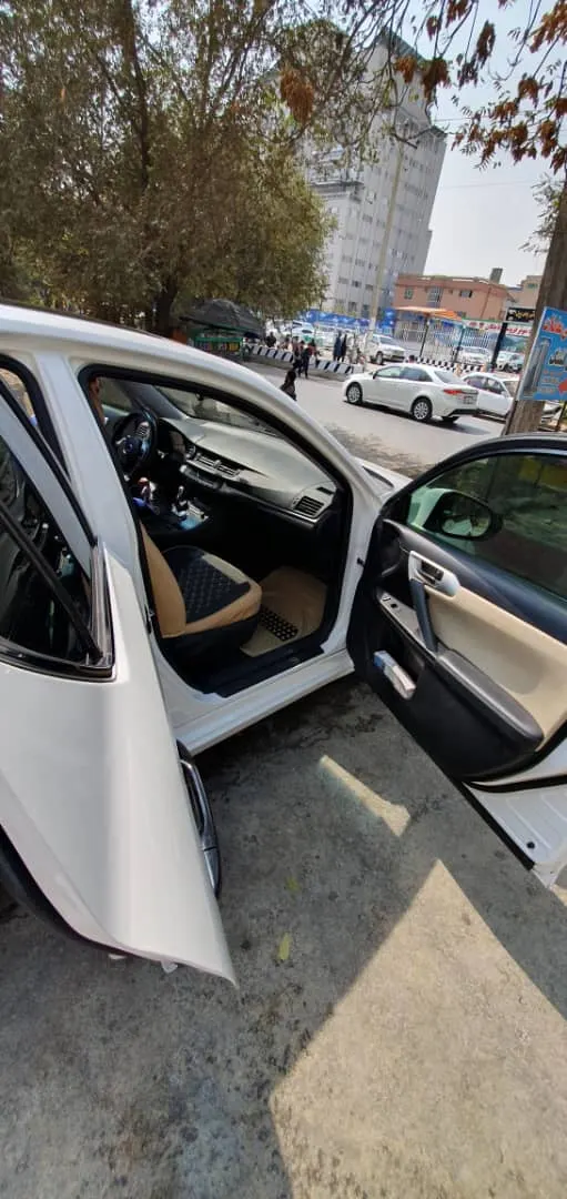 Lexus CT200 Hybrid 2013 (3)