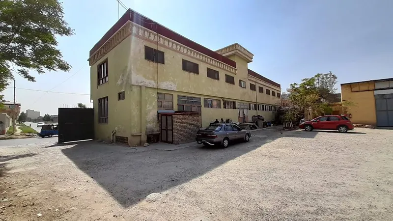 Corner land with 5 shops for sale, 1800 m², Karte Bakhdi, Mazar-i-Sharif (1)