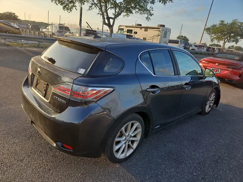 Lexus CT200 (2)