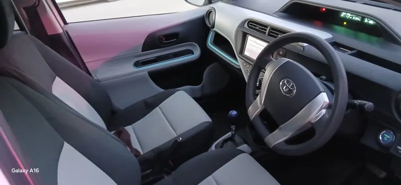 Toyota Aqua 2013 (3)