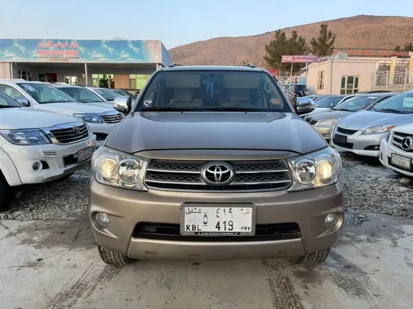 Toyota Fortuner 2011 (1)