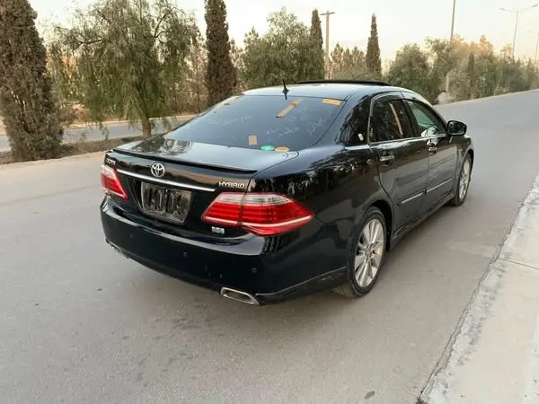Toyota Crown Hybrid 2010 (3)