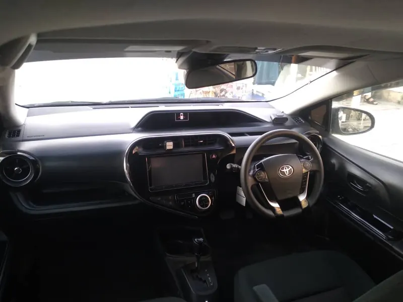 Toyota Aqua 2017 (5)