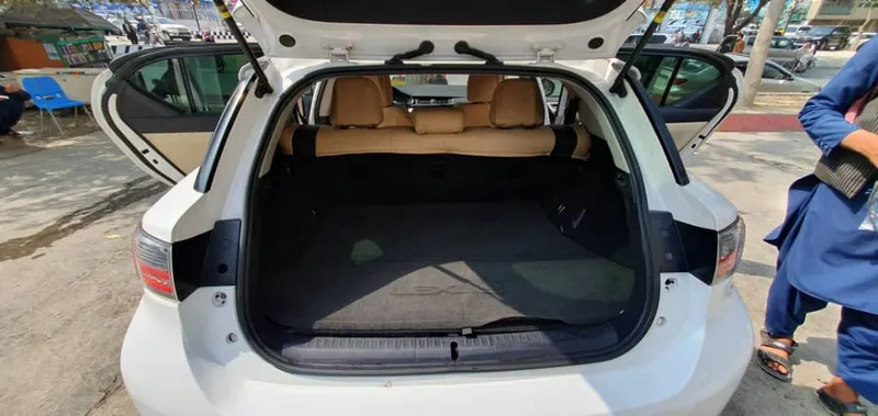 Lexus CT200 Hybrid 2013 (6)