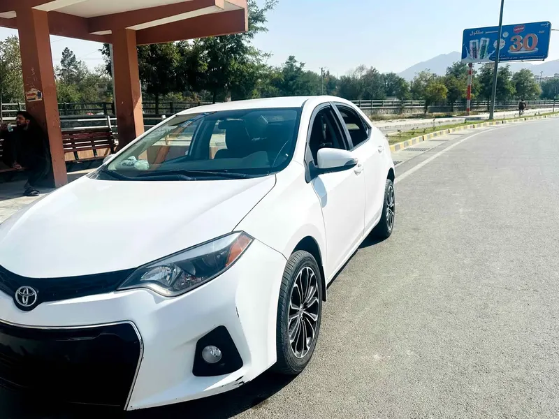 Toyota Corolla 2015 (1)