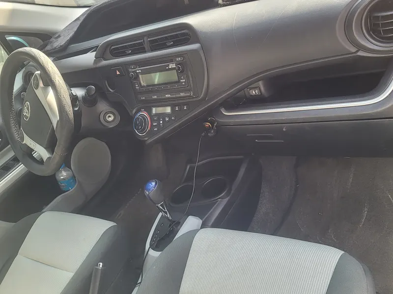 Toyota Aqua 2014 (5)
