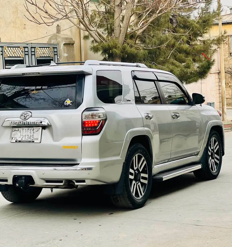 Toyota 4Runner SR5 2011 (2)