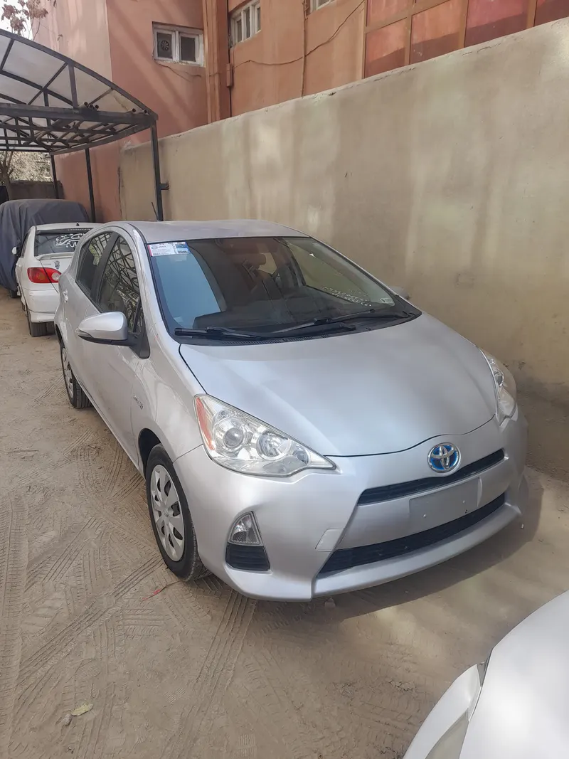 Toyota Aqua 2014 (8)