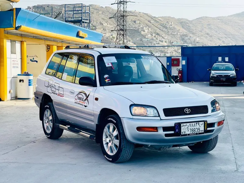 Toyota RAV4 1997 (2)