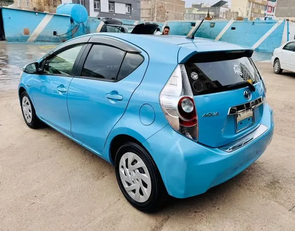 Toyota Aqua Hybrid 2012 (3)
