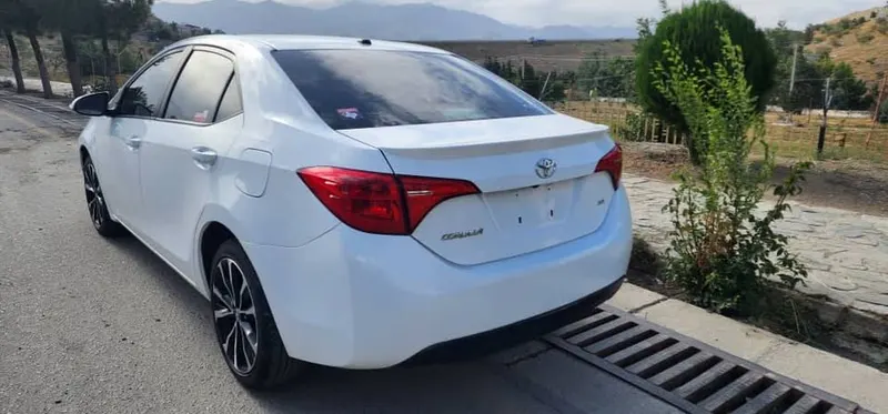 Toyota Corolla 2018 (3)