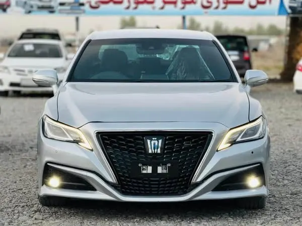 Toyota Crown 2018 (2)
