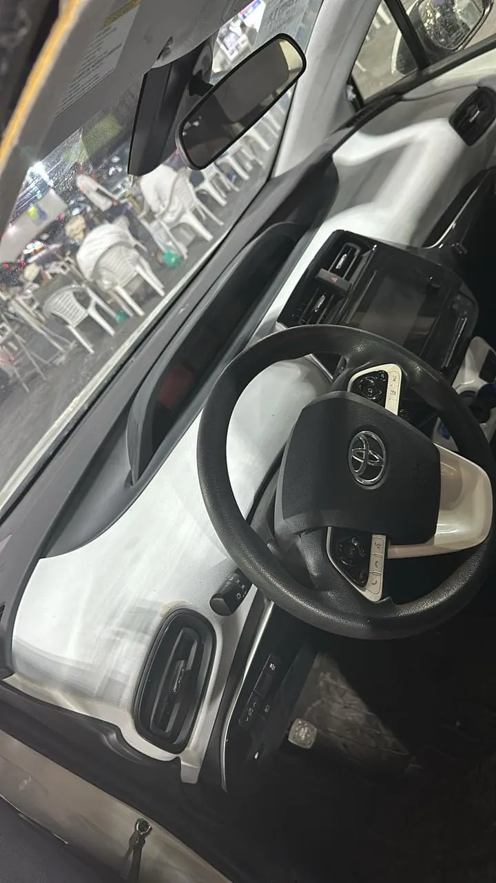 Toyota Prius 2018 (4)