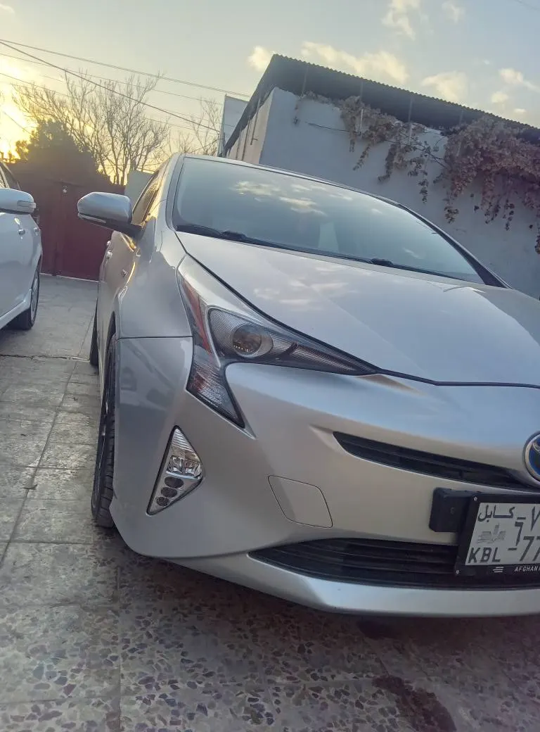 Toyota Prius 2018 (1)