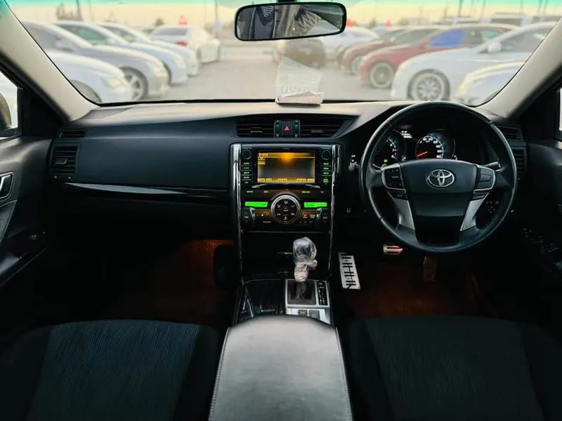 Toyota Mark X 2010 (4)