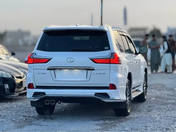 Lexus LX570 2018 (3)