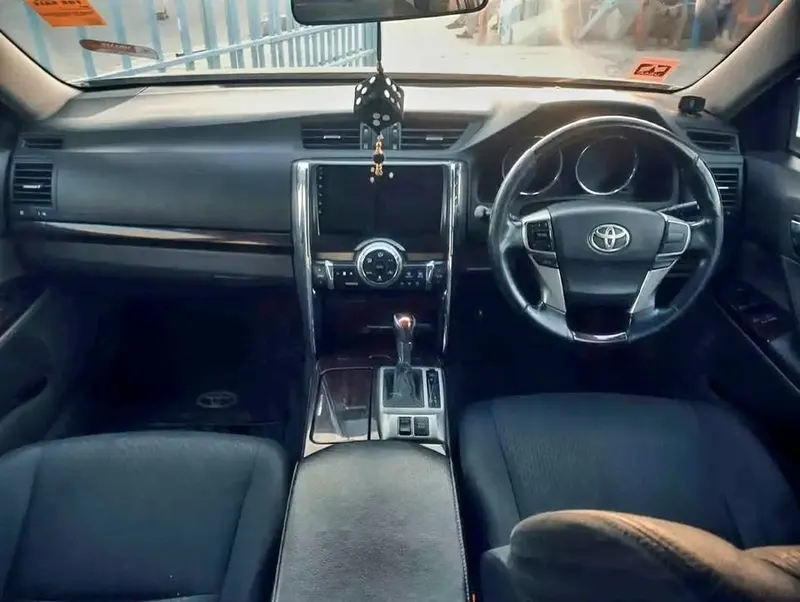 Toyota Mark X Sport 2011 (4)