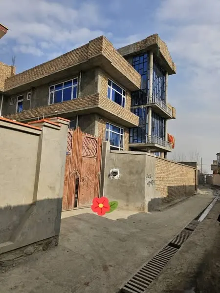 د پلورنې درې پوړیز کور، 11 خونې، 420 m²، قلعه غیب الله، ناحیه 6، کابل (1)