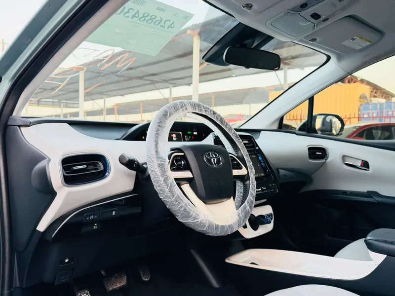 Toyota Prius 2016 (4)