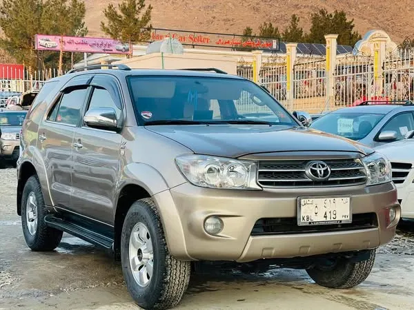 Toyota Fortuner 2011 (2)